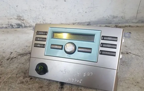 Toyota Corolla Verso AR10 Climate control unit 559000F020