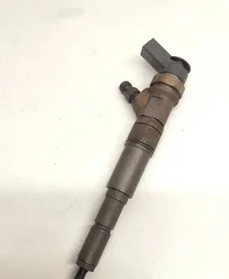 BMW 5 E60 E61 Fuel injector 7793836