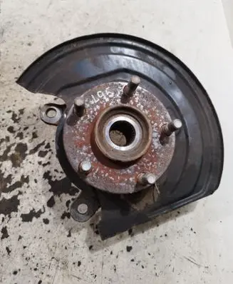 Nissan Qashqai+2 Front wheel hub spindle knuckle