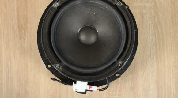 KIA Sorento Front door speaker