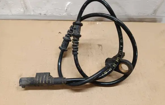 Mercedes-Benz E W211 ABS brake wheel speed sensor A2115402917