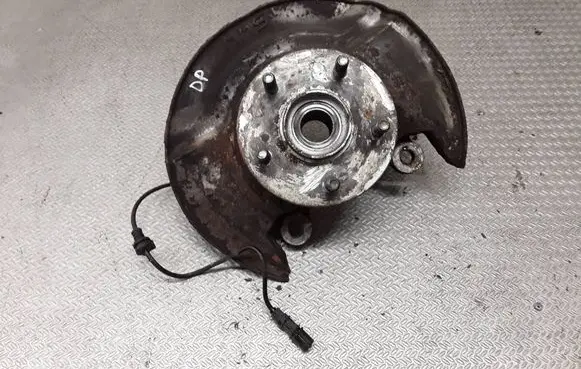 Honda CR-V Front wheel hub spindle knuckle