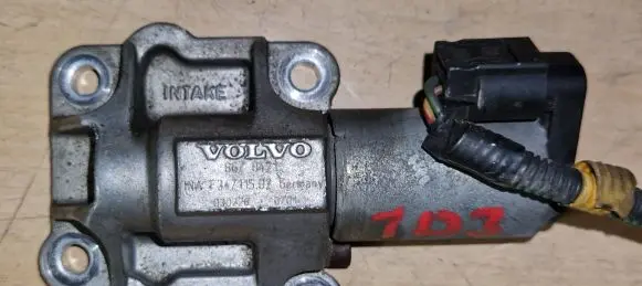 Volvo V70 Camshaft vanos timing valve 8670421 34711502