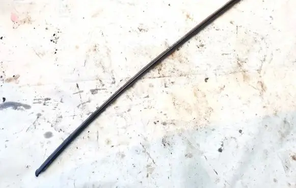 Toyota Avensis Verso Front door glass trim molding 