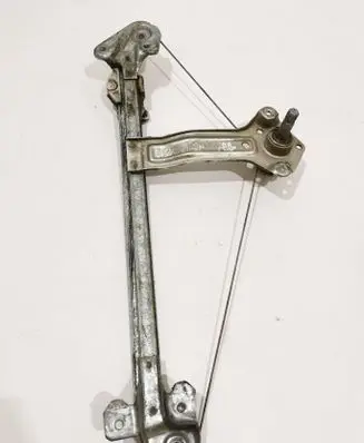 Rear door manual window regulator
