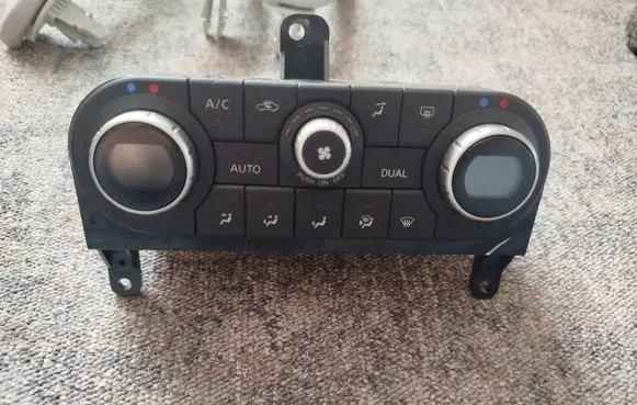 Nissan Qashqai+2 Climate control unit 27500BB60A C3115