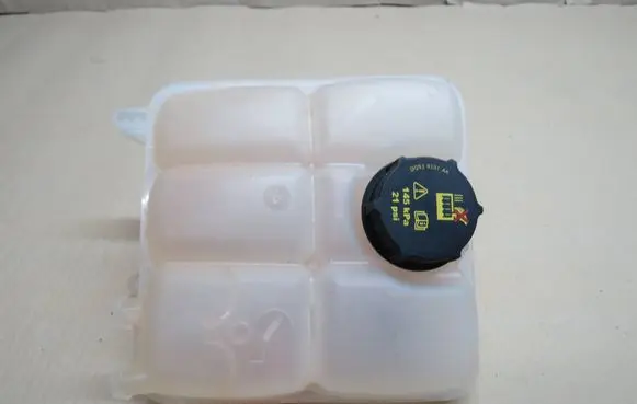 Ford Kuga II Coolant expansion tank/reservoir 8V618K218AE 8V618K218DE AV418K218DA