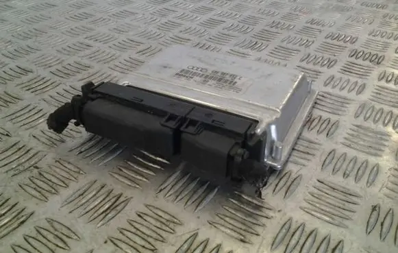 Volkswagen PASSAT B5.5 Engine control unit/module 4B0907552C 0261204767