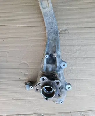 BMW X5M G05 F95 Front wheel hub spindle knuckle 687665503