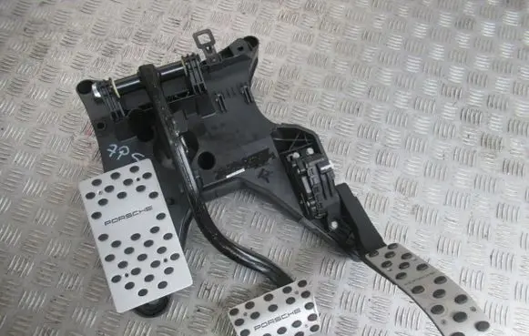 Porsche Cayenne (92A) Accelerator throttle pedal 7P0723031AK