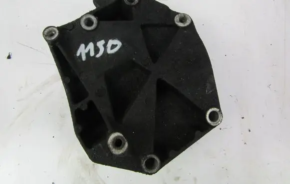Opel Zafira B Engine mounting bracket 