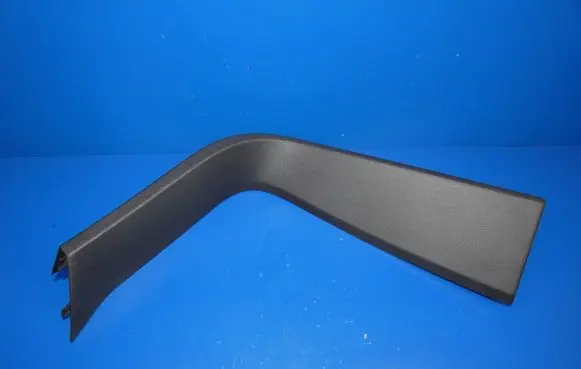 Tailgate/trunk upper cover trim