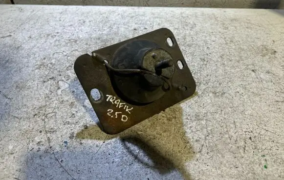 Renault Trafic II (X83) Engine mount bracket 