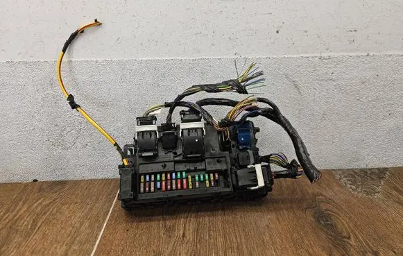 Ford S-MAX SAM control unit HU5T-15604 A2C758701010000
