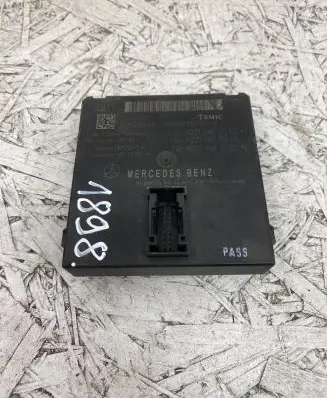 Mercedes-Benz C W204 Gateway control module A2215402762