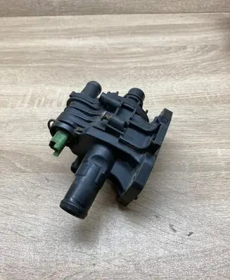 Thermostat/thermostat housing