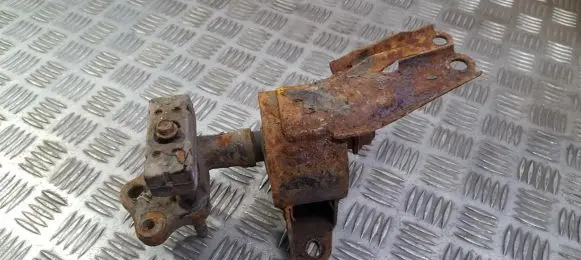 Toyota Corolla E110 Engine mount bracket 1230511030 12305-11030
