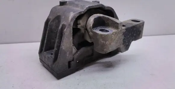 Volkswagen Golf IV Engine mount bracket