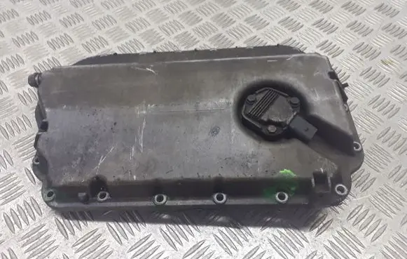 Volkswagen PASSAT B5.5 Oil sump 811642U4