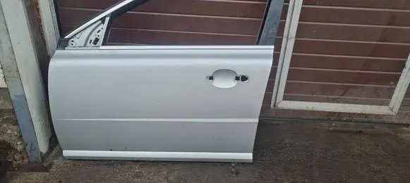 Volvo V70 Front door