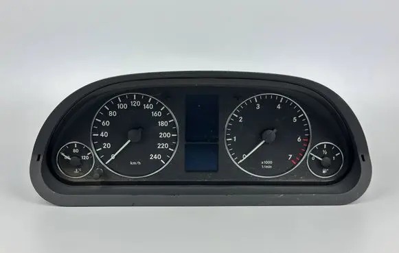 Mercedes-Benz A W169 Speedometer (instrument cluster) 1031098101 1031098100