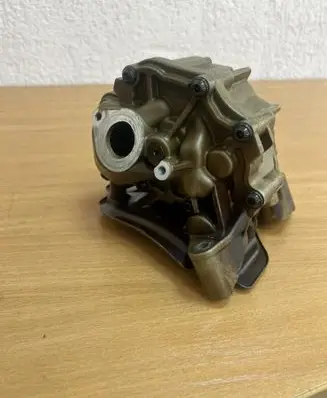 BMW 7 F01 F02 F03 F04 Oil pump 7572473 D5877