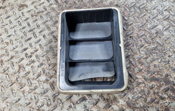 Citroen DS5 Quarter panel pressure vent 96384903
