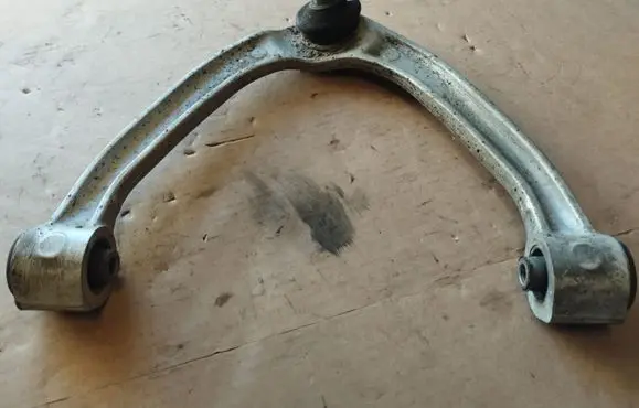 Infiniti G37 Front lower control arm/wishbone