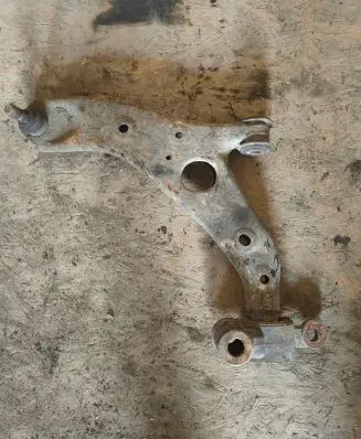 Volvo V40 Front lower control arm/wishbone