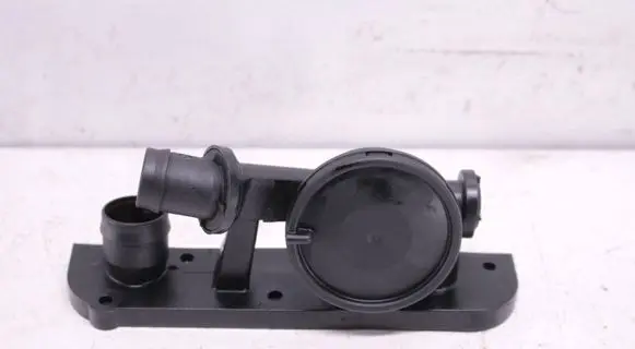 Volkswagen PASSAT B6 Breather valve 06F129101D