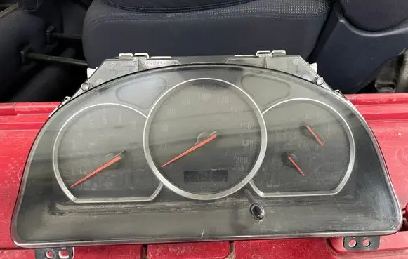 Speedometer (instrument cluster)