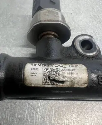 Jaguar S-Type Fuel pressure sensor 4R8Q9G066AE