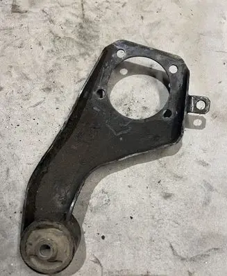 Mitsubishi Pajero Front differential bracket 