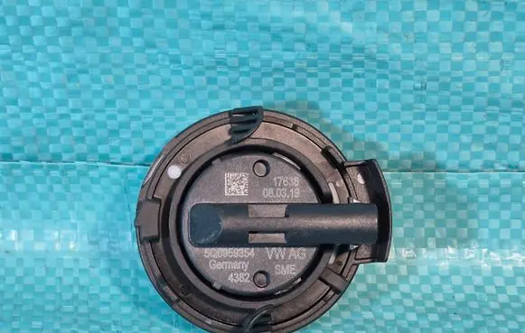 Volkswagen Golf VII Airbag deployment crash/impact sensor 5Q0959354 4382