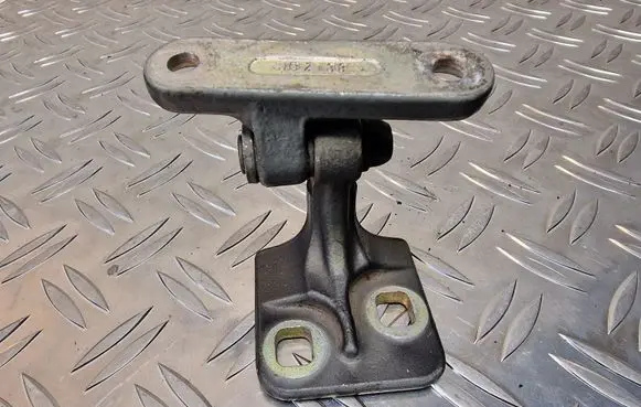 Mercedes-Benz A W168 Front door upper hinge 01M06