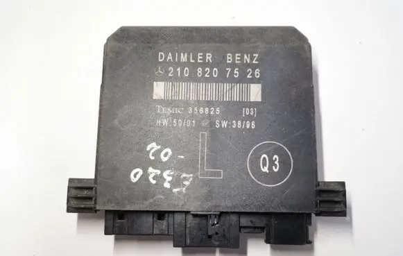 Mercedes-Benz E W210 Door control unit/module 2108207526