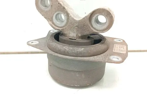 Engine mount bracket