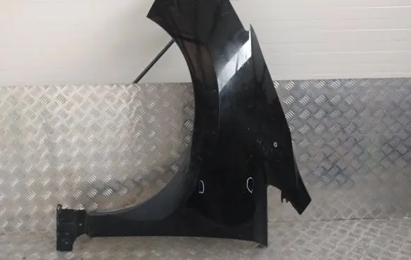 Nissan Leaf II (ZE1) Fender