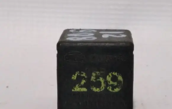 Volkswagen PASSAT B5 Other relay 00488501
