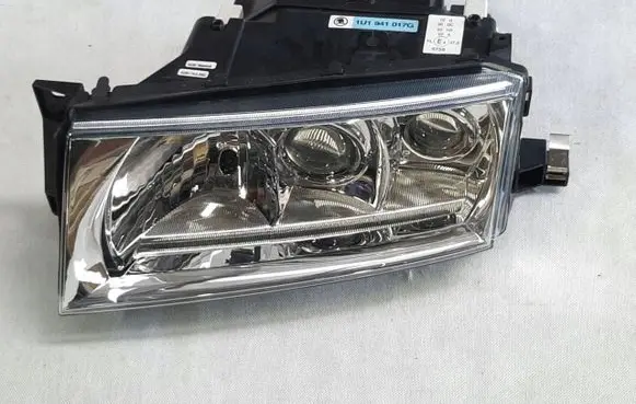 Skoda Octavia Mk3 (5E) Headlight/headlamp 1U1941017G
