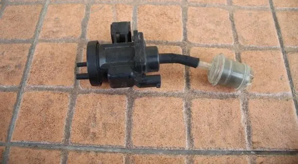 Mercedes-Benz E W210 Turbo solenoid valve A0005450427