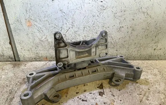 Dodge Challenger Gearbox mounting bracket 68170323AA