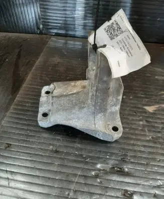 BMW 4 F32 F33 Engine mounting bracket 6788612