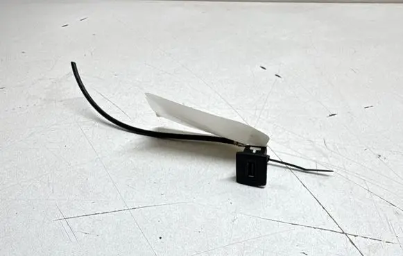 Mercedes-Benz ML W166 USB socket connector A2188200187