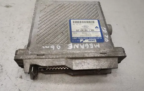 Renault Megane I Engine control unit/module 7700867275 7700102796