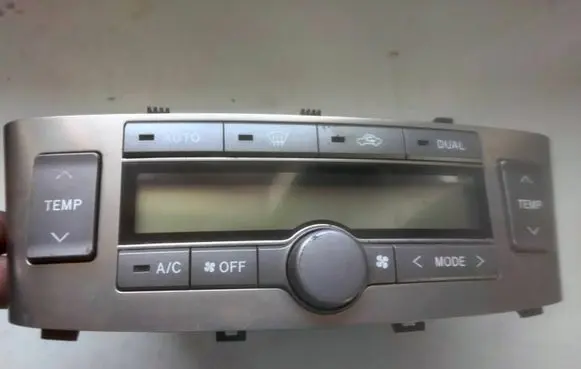 Toyota Avensis T250 Climate control unit 5590005202 MB1465705290