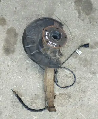 Volkswagen Touareg II Front wheel hub 7P6407245