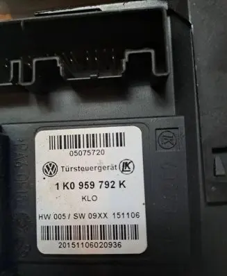 Volkswagen Golf V Front door window regulator motor 1K0959792K 05075720 20151106020936