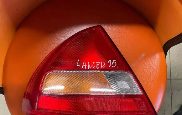 Mitsubishi Lancer Rear/tail lights 0431682L