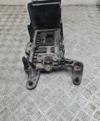 Skoda Octavia Mk2 (1Z) Battery tray 1K0915333